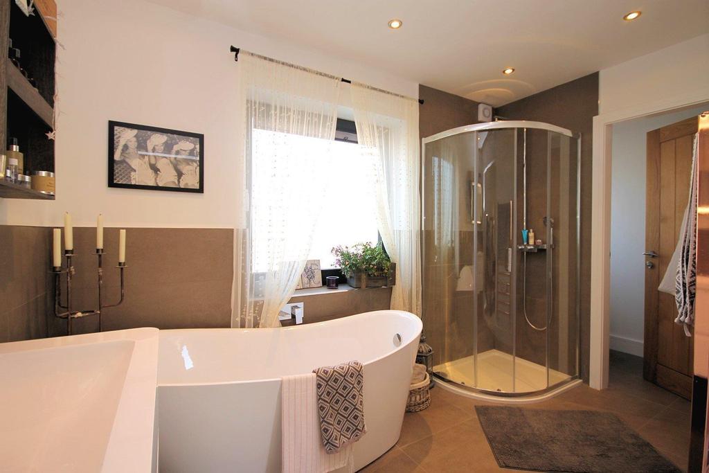 En-Suite Bathroom