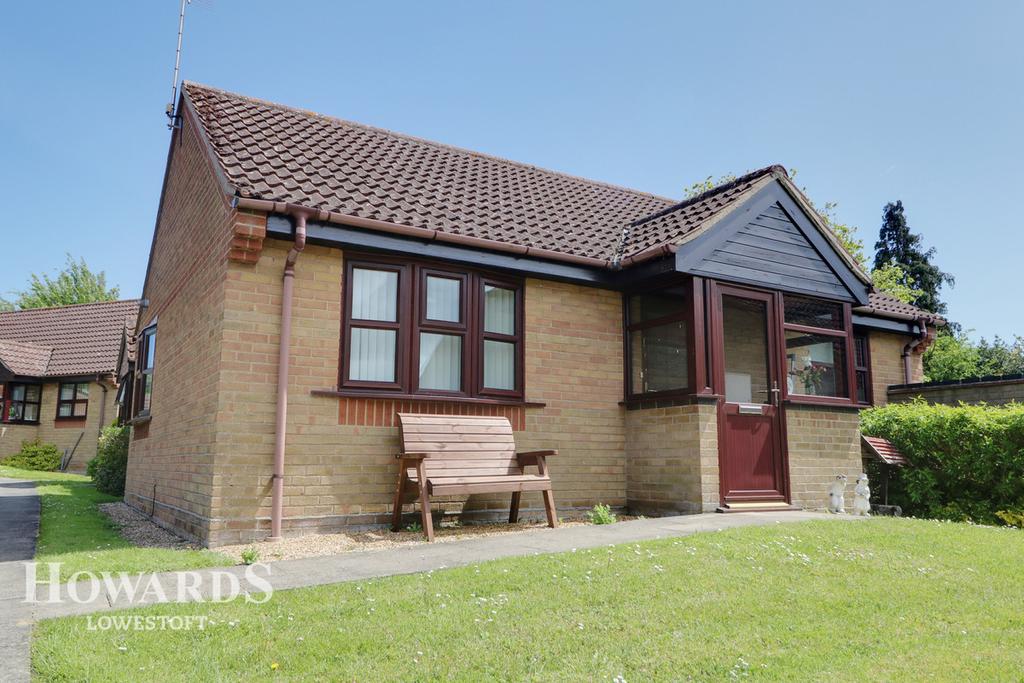 Marlborough Court, Lowestoft 2 bed semidetached bungalow £150,000