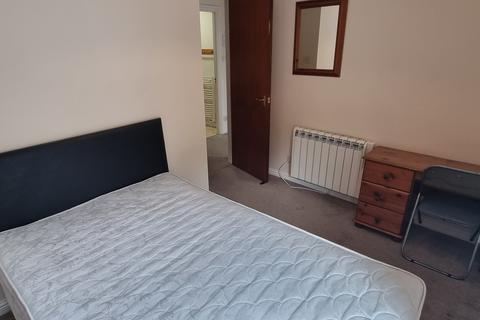 3 bedroom apartment to rent, Orchard Street, Old Aberdeen, Aberdeen AB24