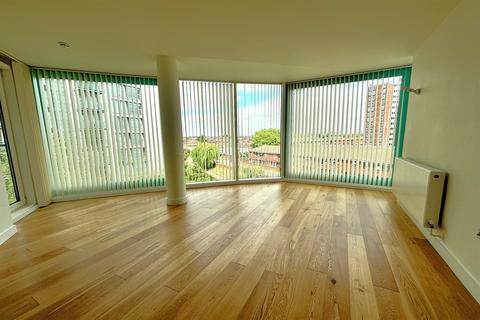 3 bedroom apartment to rent, Navigation Building, UB3