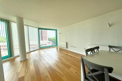 3 bedroom apartment to rent, Navigation Building, UB3