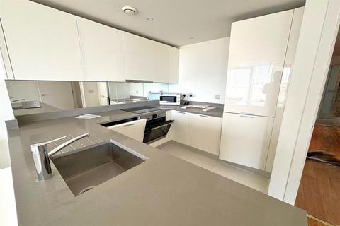 3 bedroom apartment to rent, Navigation Building, UB3