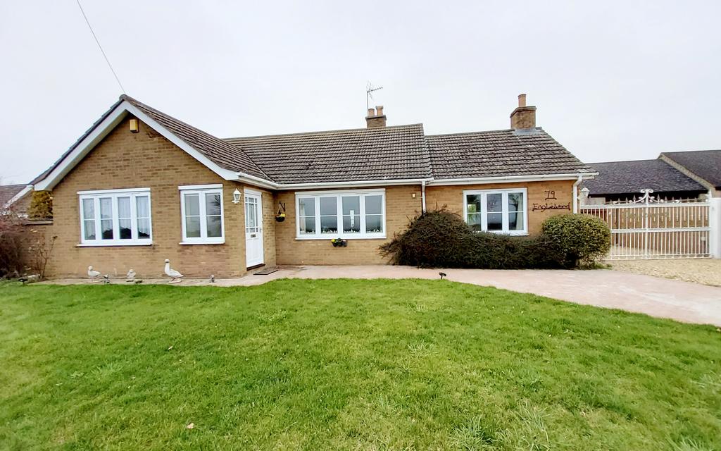 Elton Road, Stibbington, Peterborough, PE8 4 bed detached bungalow £