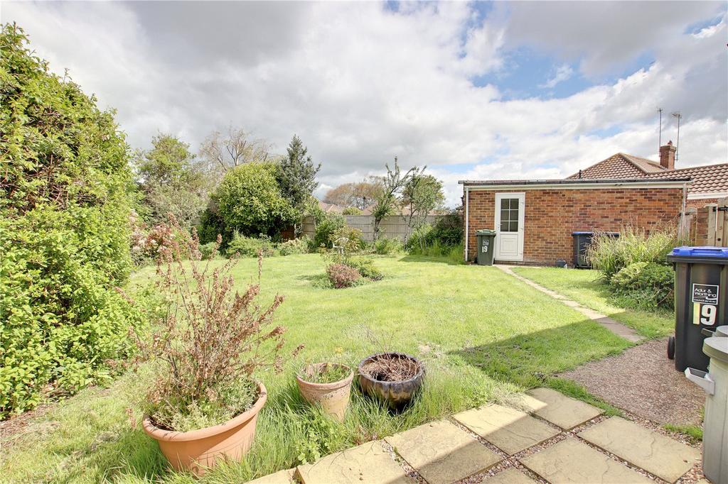 Melrose Close, Worthing, West Sussex... 3 bed bungalow - £375,000