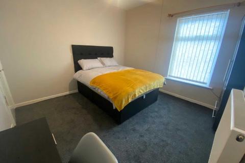 5 bedroom house share to rent - Halsbury Road, Kensington