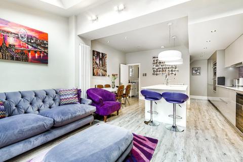 16 Freshford Street, London, SW18 3TF