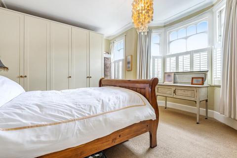 16 Freshford Street, London, SW18 3TF