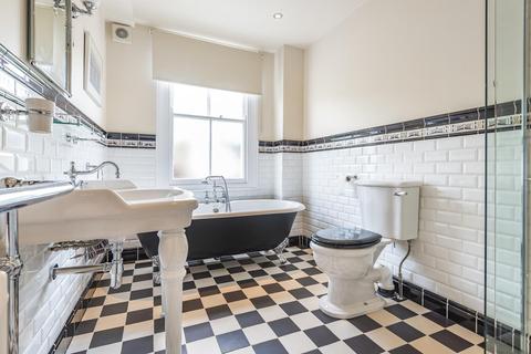 16 Freshford Street, London, SW18 3TF