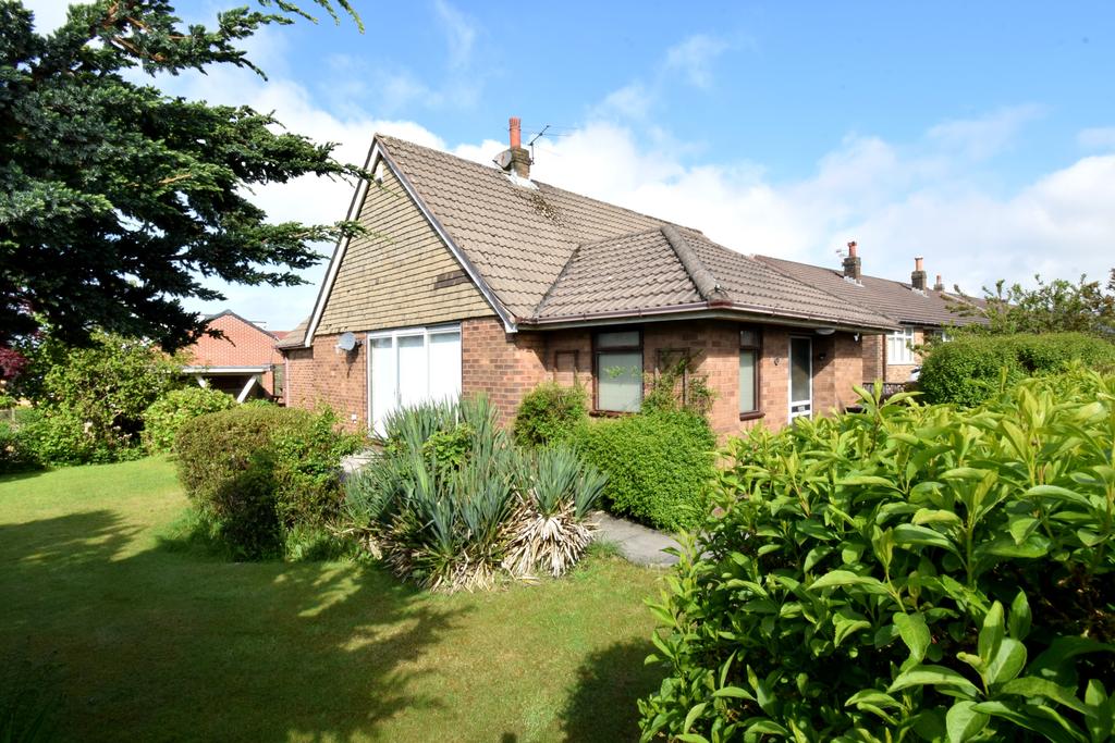 PLATT LANE, WESTHOUGHTON, BOLTON BL5 3 bed detached bungalow £285,000