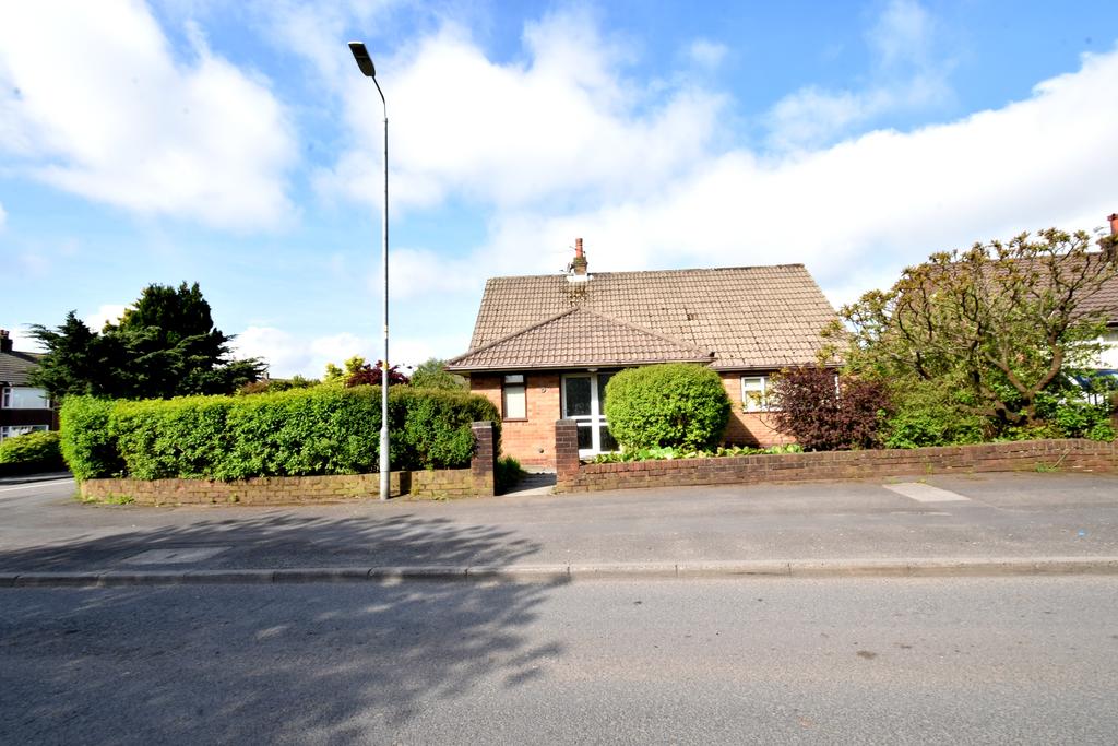 PLATT LANE, WESTHOUGHTON, BOLTON BL5 3 bed detached bungalow £285,000