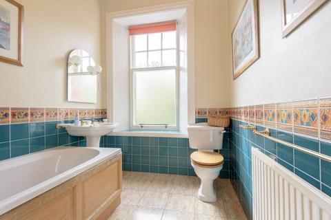 32 Dirleton Avenue, North Berwick, EH39 4BQ
