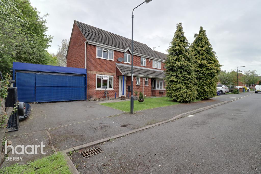 Pendleside Way, Littleover 3 bed semidetached house £140,000