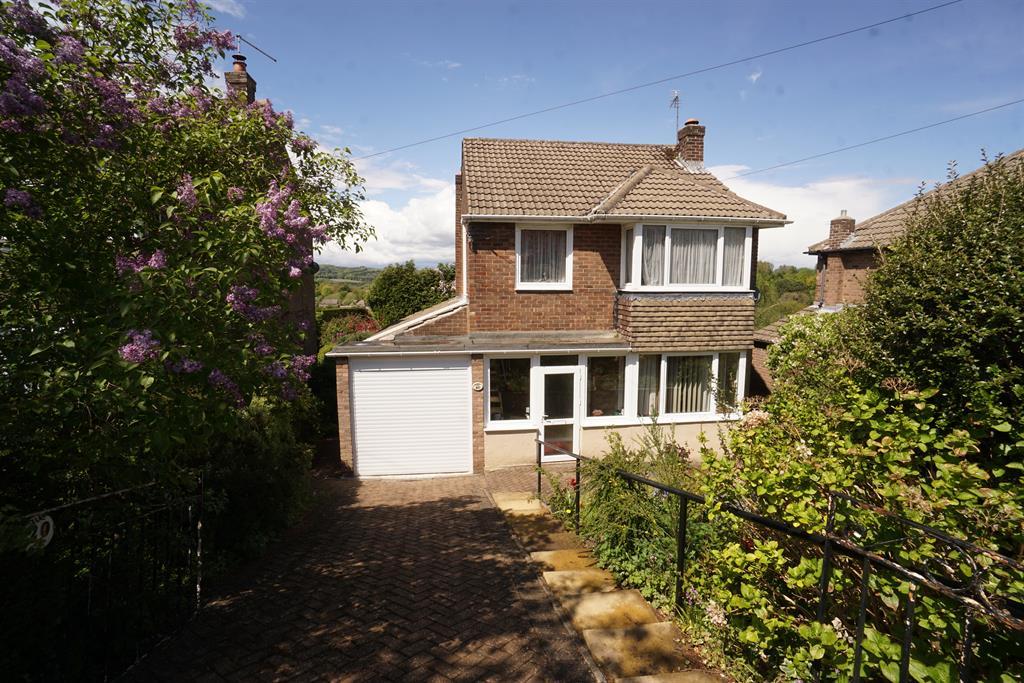 St Quentin Drive, Bradway, Sheffield, S17 4PP 3 bed detached house £