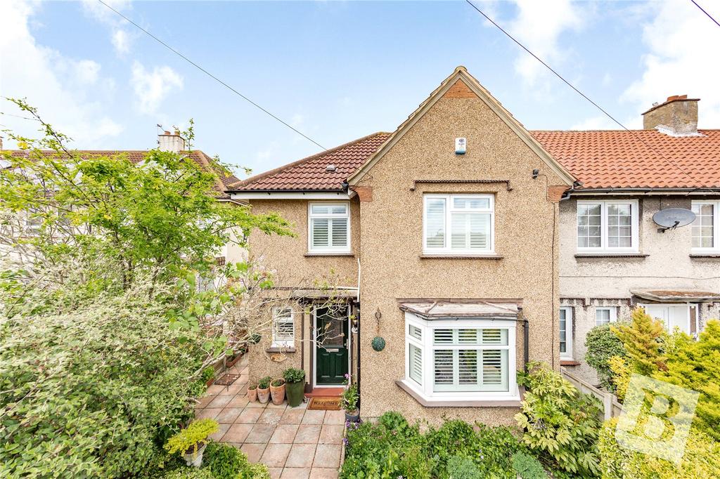 Kitchener Avenue, Gravesend, DA12 3 bed terraced house £350,000