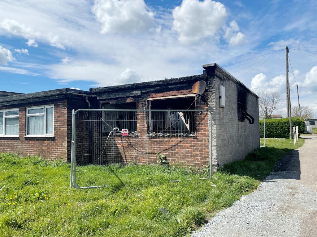 7 Sheppey Beach Villas, Manor Way... 2 bed bungalow £10,000