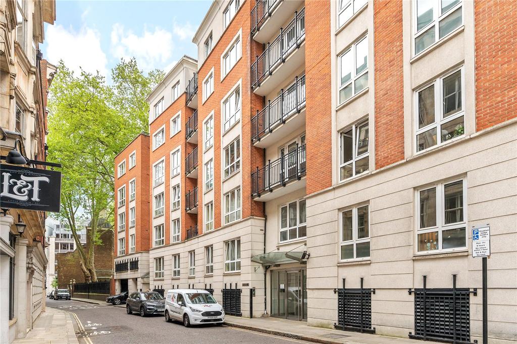 Little Britain, London, EC1A 2 bed apartment £825,000