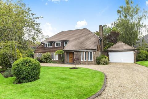 11 High Garth, Esher, KT10 9DN