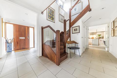 11 High Garth, Esher, KT10 9DN