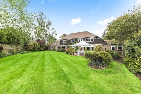 11 High Garth, Esher, KT10 9DN