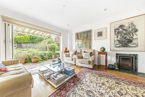 11 High Garth, Esher, KT10 9DN