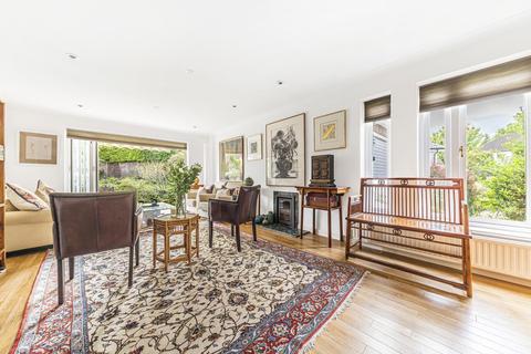 11 High Garth, Esher, KT10 9DN