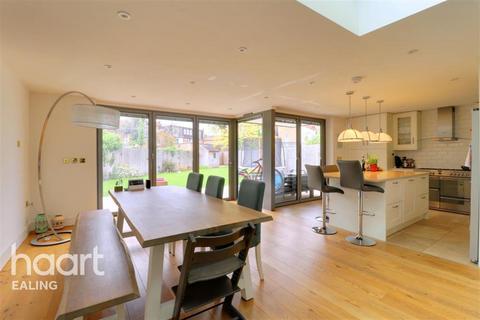 5 bedroom detached house to rent, Clitherow Avenue, Hanwell, W7
