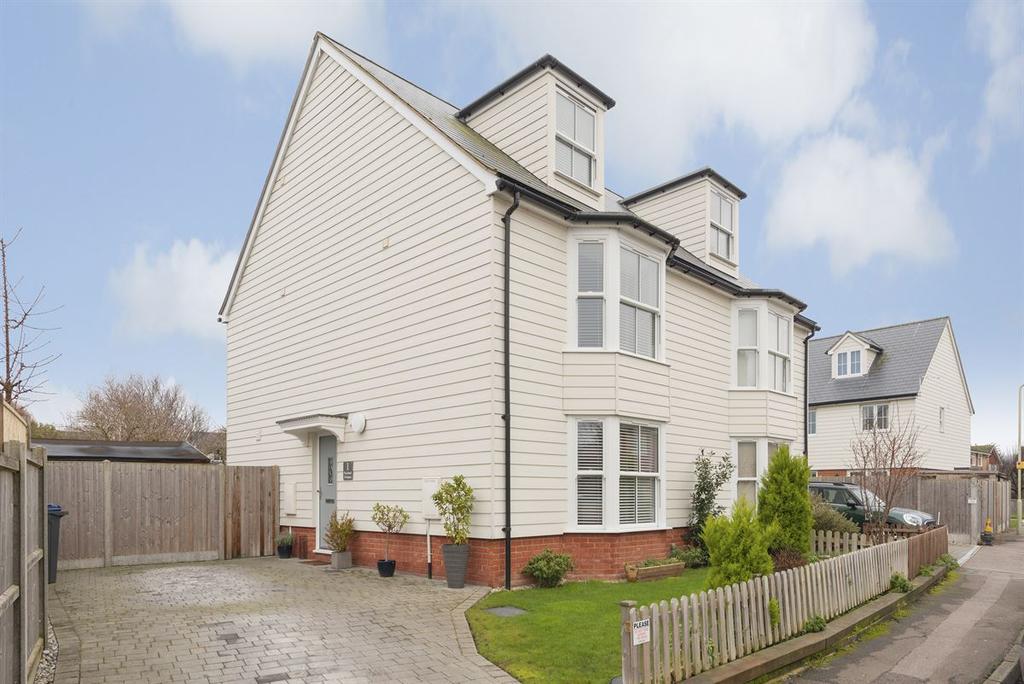 Glebe Way, Whitstable 3 bed semidetached house £530,000
