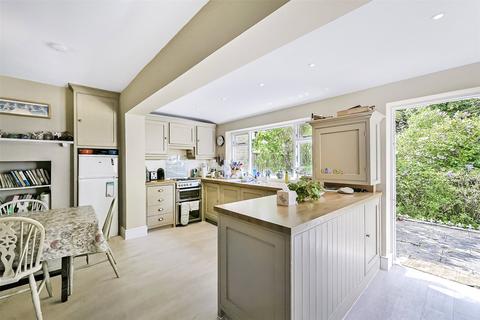 18 Whitehall Gardens, London, W4 3LT
