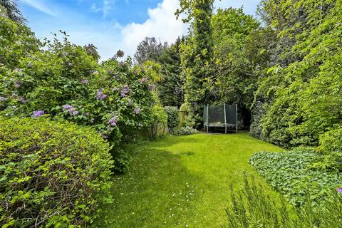 18 Whitehall Gardens, London, W4 3LT