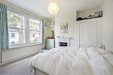 18 Whitehall Gardens, London, W4 3LT