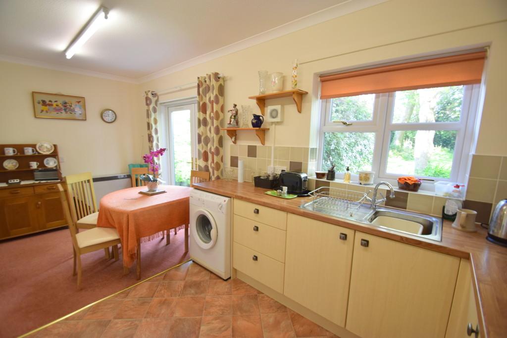 16 Restway Gardens, Bridgend, Bridgend County Borough, CF31 4HY 2 bed
