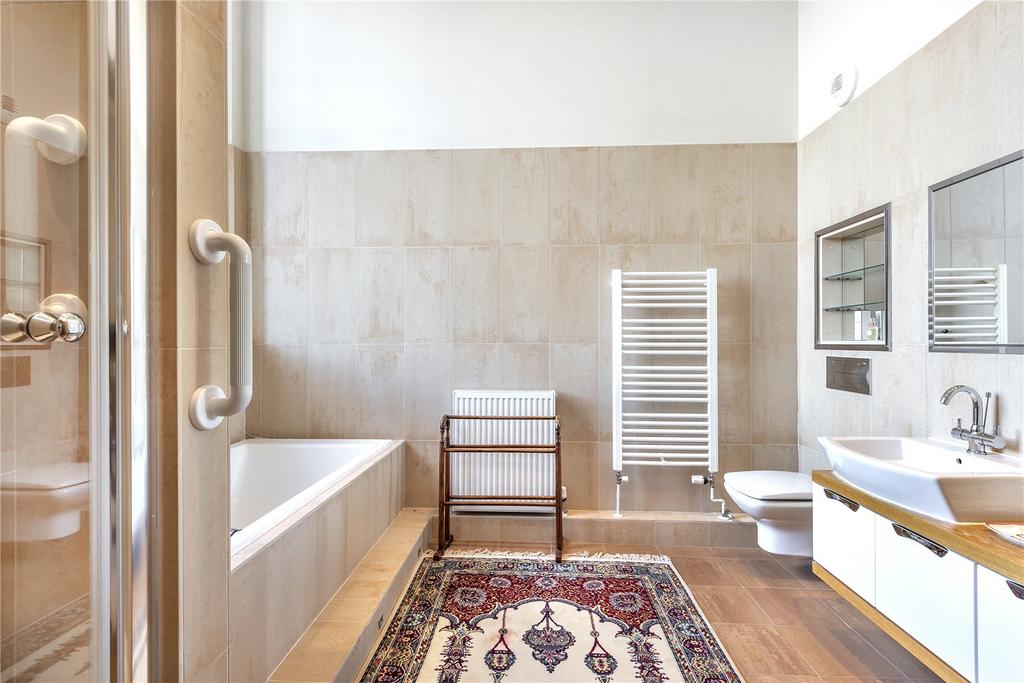 En-Suite Bathroom