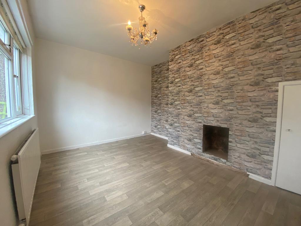 The Oval, Dudley, West Midlands, DY1 3 bed semidetached house £75,000