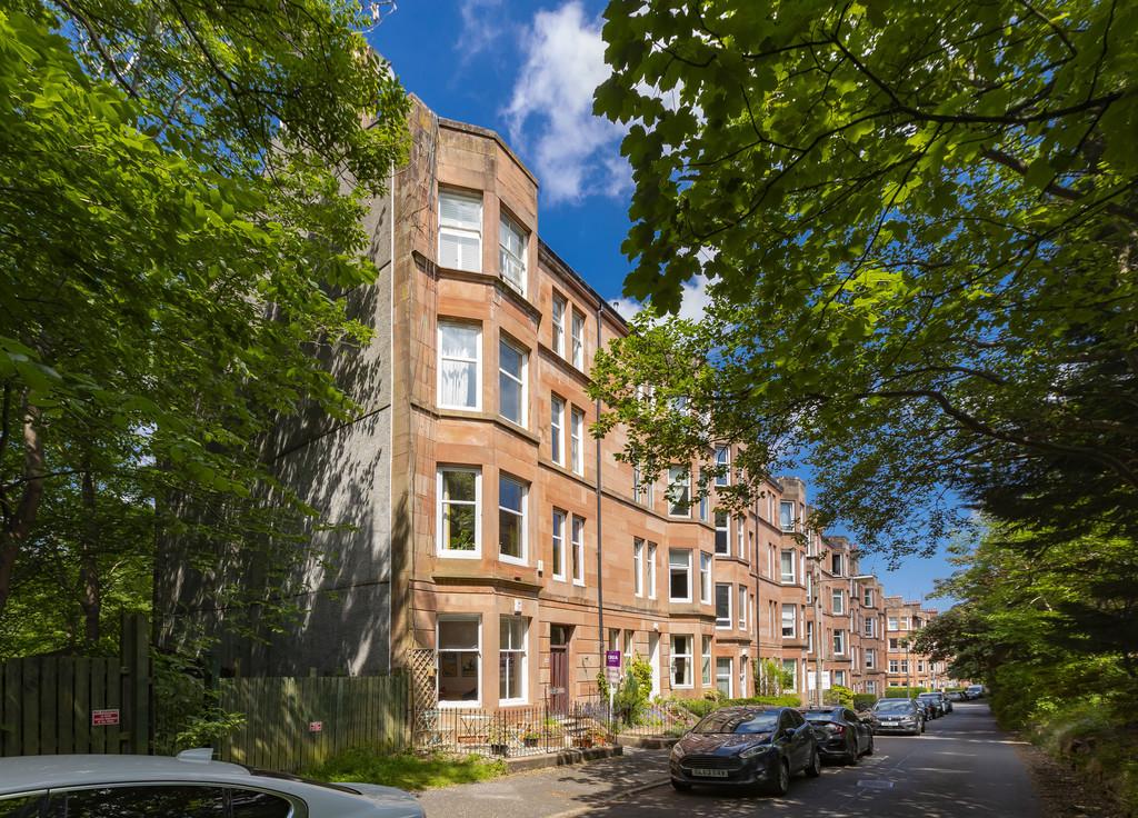Bellwood Street, Shawlands, Glasgow 1 bed ground floor flat £165,000