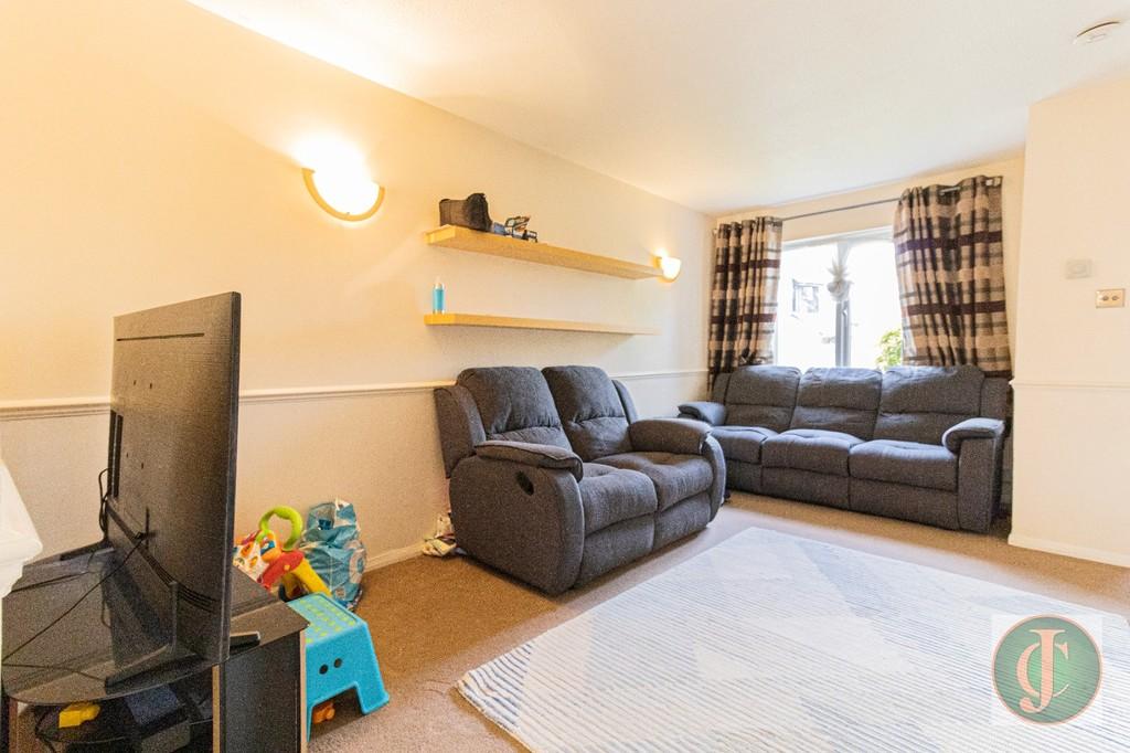 Adams Way, Croydon 2 bed terraced house £360,000