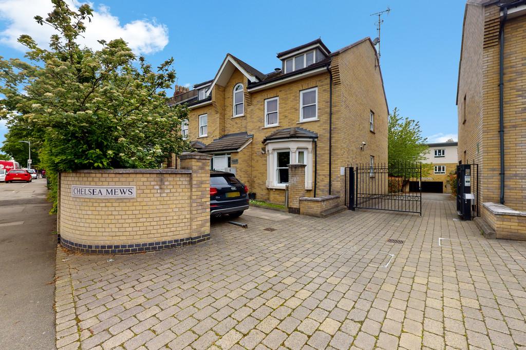 New Wanstead, Wanstead 2 bed flat £475,000