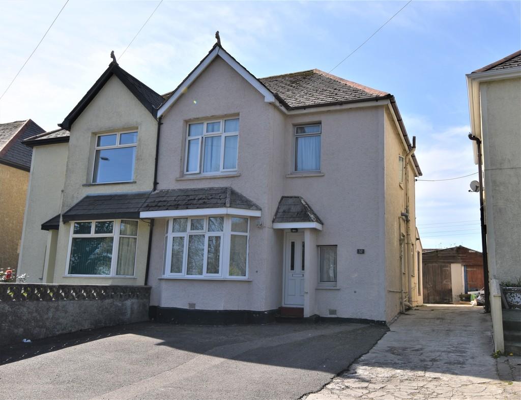 Tresawls Road, Truro 3 bed semidetached house £260,000