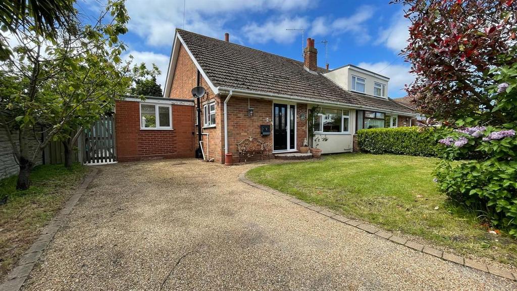 Wapping, Ormesby, Great Yarmouth 2 bed bungalow for sale £230,000 Wapping, Ormesby, Great Yarmouth 2 bed bungalow for sale £230,000