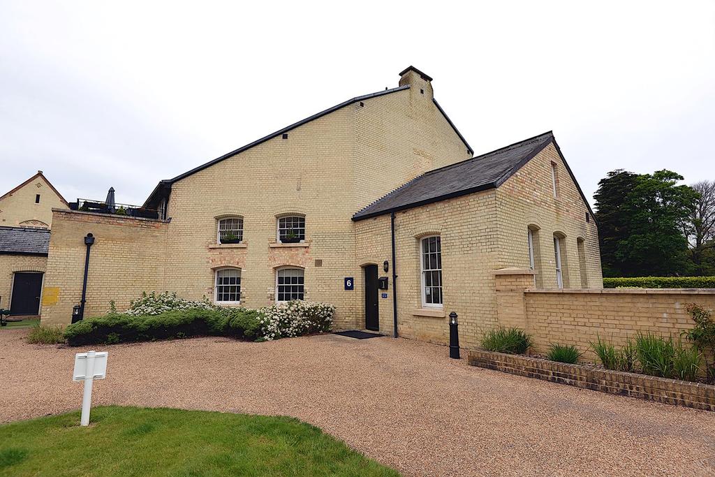 Pryor Wing, Kingsley Avenue, Stotfold, Fairfield, SG5 2 bed apartment £270,000