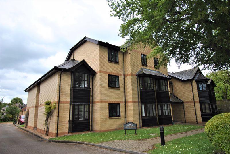 New Road, Royston 2 bed flat £230,000
