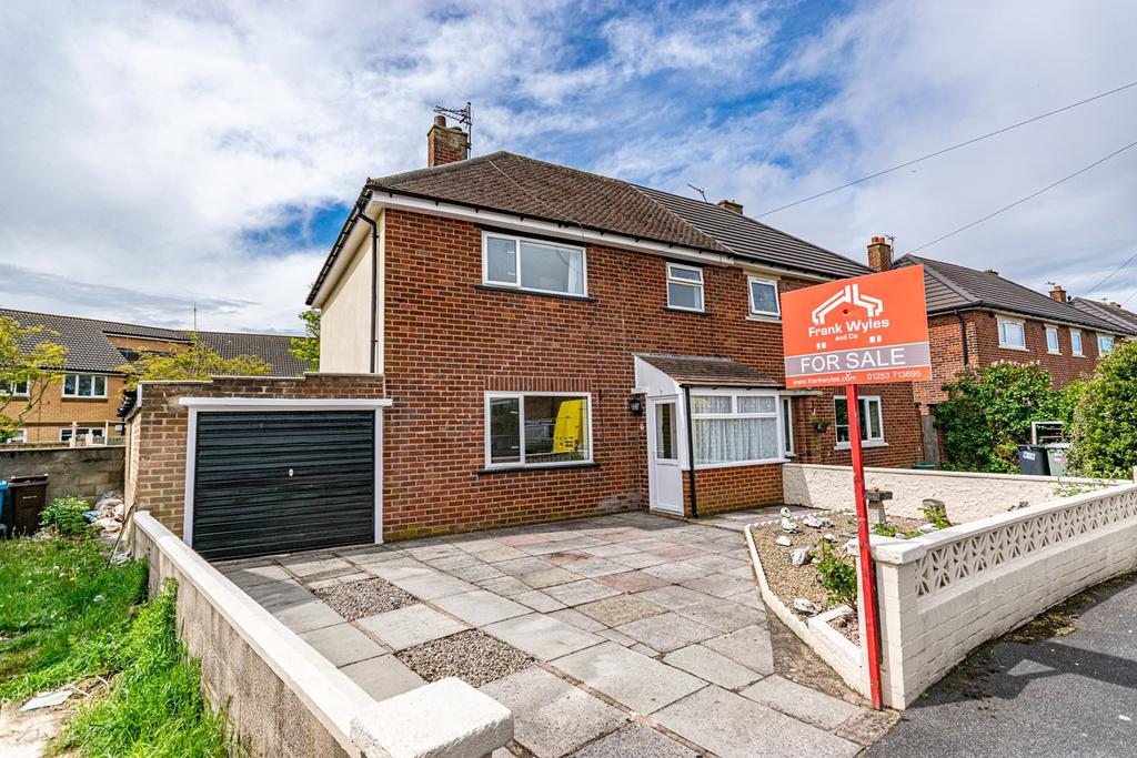 Coniston Avenue, Lytham St Annes, FY8 3 bed semidetached house £139,950
