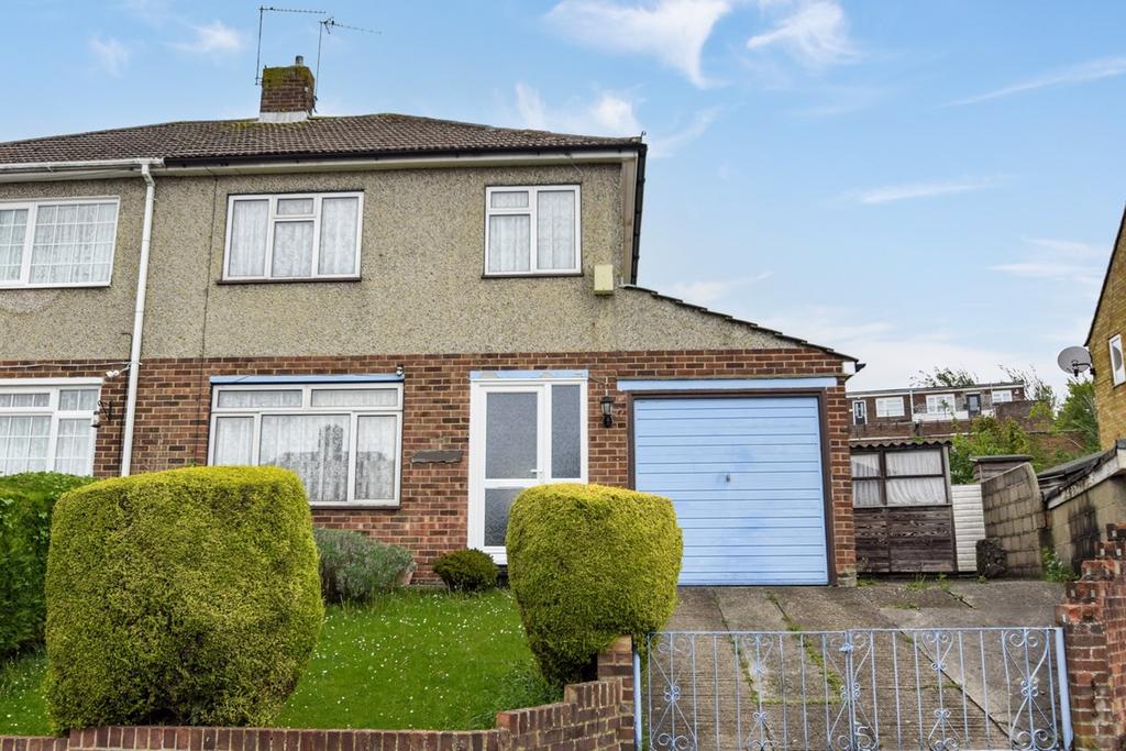 Hazel Grove, Chatham, ME5 3 bed semidetached house £280,000