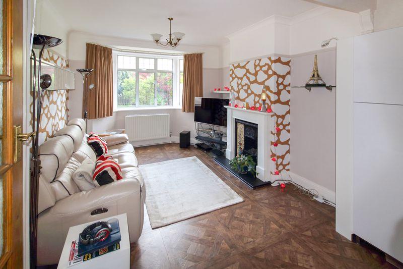 BURNTWOOD LANE, CATERHAM 3 bed semidetached house £575,000