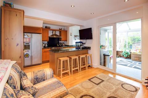 19 Avenue Road, Caterham, CR3 5TR