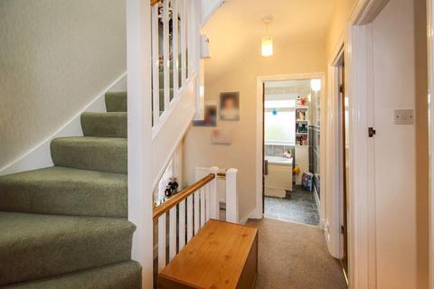 19 Avenue Road, Caterham, CR3 5TR