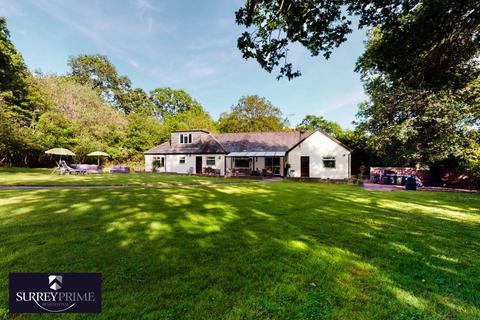 Oakdene Woodside, Fetcham, Leatherhead, KT22 9SS