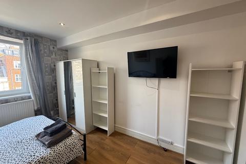 Studio to rent, Finchley Road, Hampstead NW3