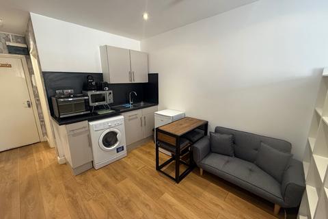 Studio to rent, Finchley Road, Hampstead NW3