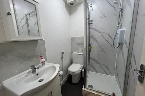 Studio to rent, Finchley Road, Hampstead NW3