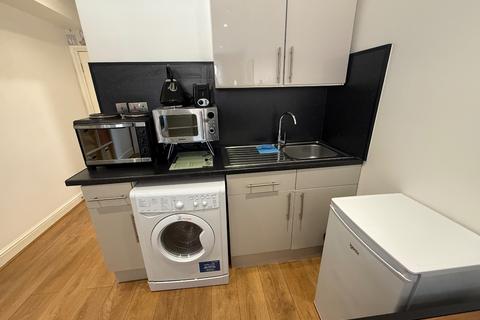 Studio to rent, Finchley Road, Hampstead NW3